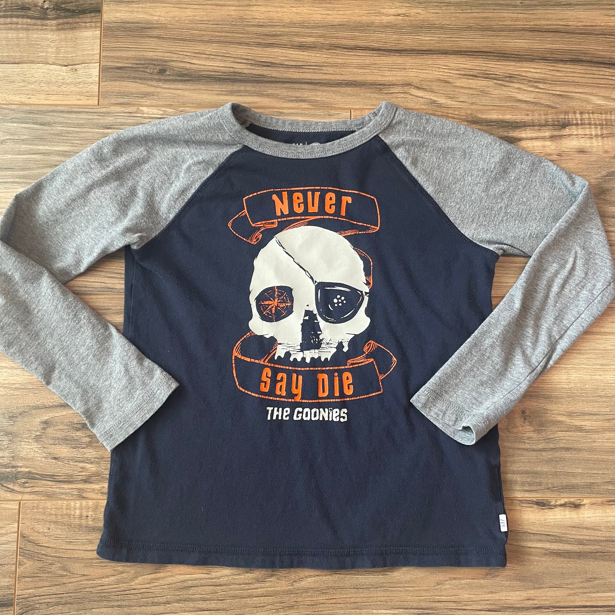 6/7x GAP Goonies shirt
