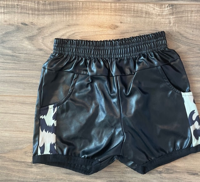 Size 3 comparable unbranded faux leather shorts with pockets