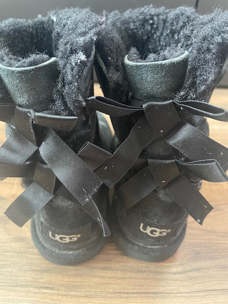 Size 13 UGG children's Bailey Boots in black