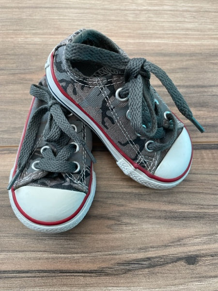 Size 4 Converse camo sneakers