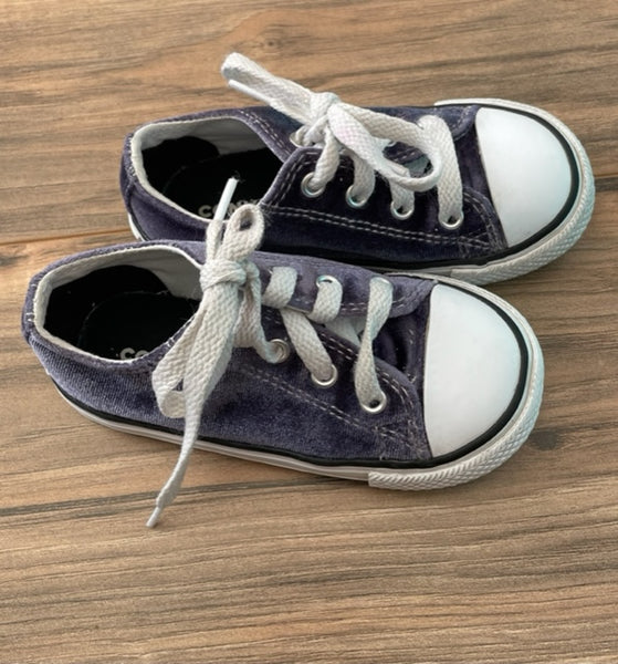 Size 7 Converse purple crushed velvet sneakers