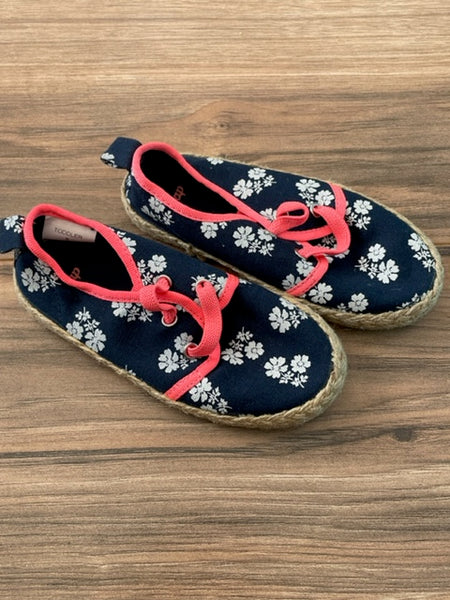 Size 8 GAP floral jute shoes w/ elastic laces